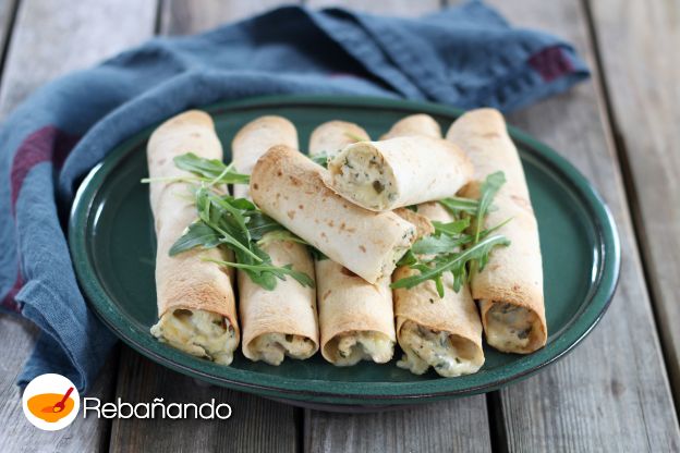 Taquitos de pollo y queso azul