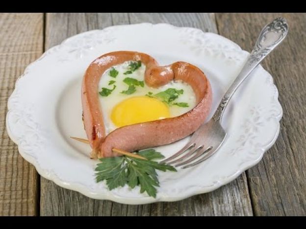 huevos fritos con salchichas