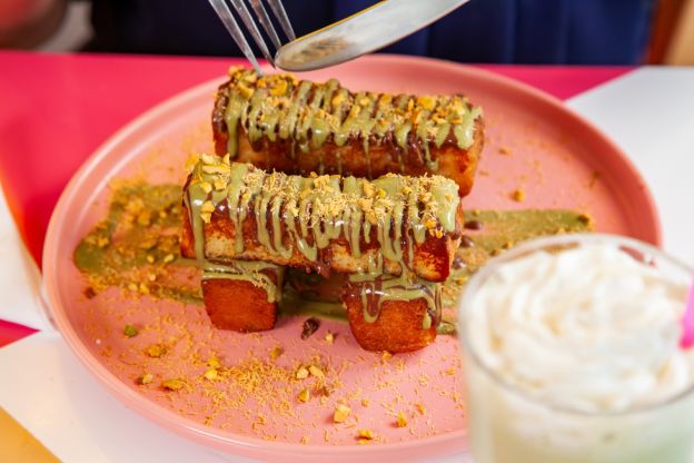 Torrijas con crema de pistacho