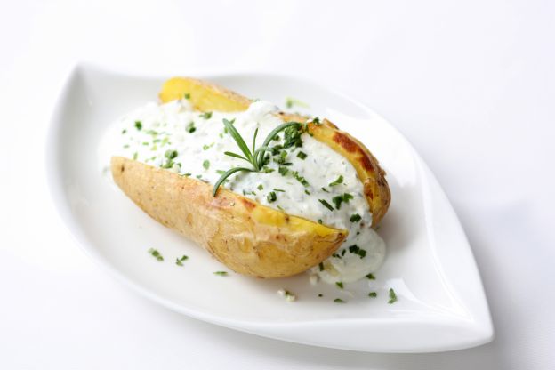 Patatas con tzatziki