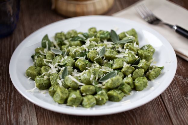 Ñoquis de guisantes con queso de cabra