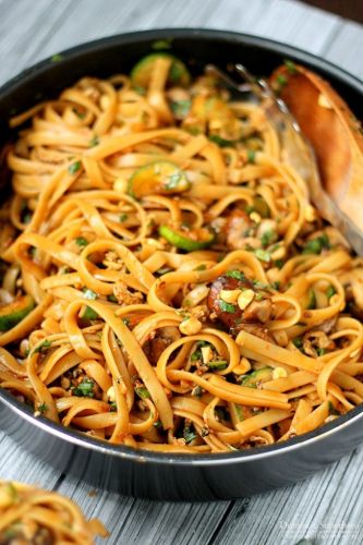 NOODLES PICANTES ESTILO THAI