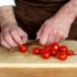 2. Cortamos los tomates