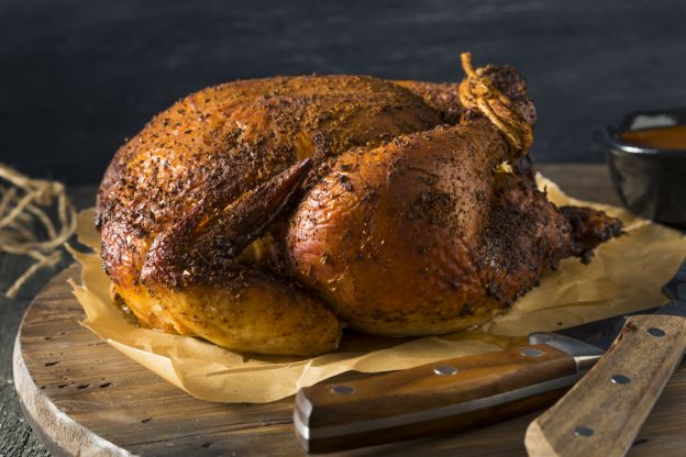 13) Pasa por un pollo asado