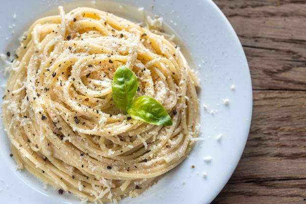 Espagueti cacio e pepe