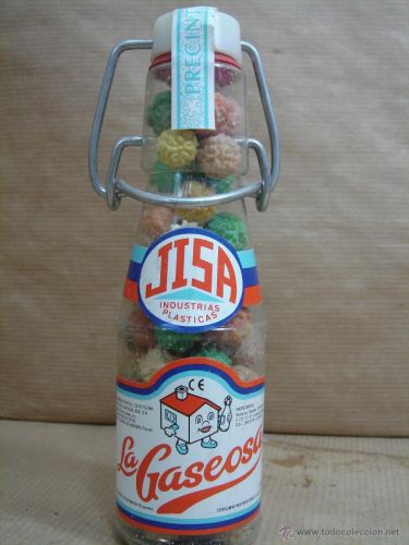 50. Botellita con bolitas de anís