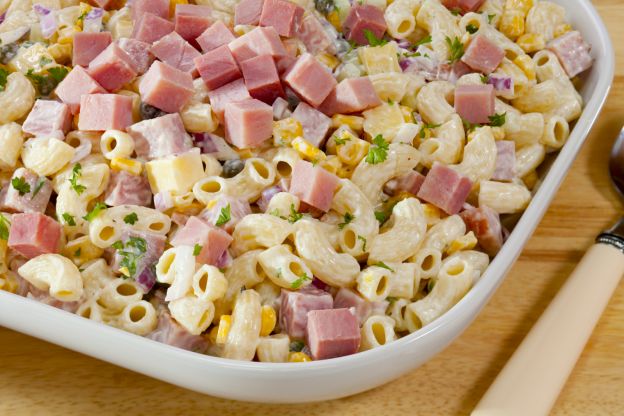 Ensalada de macarrones con jamón