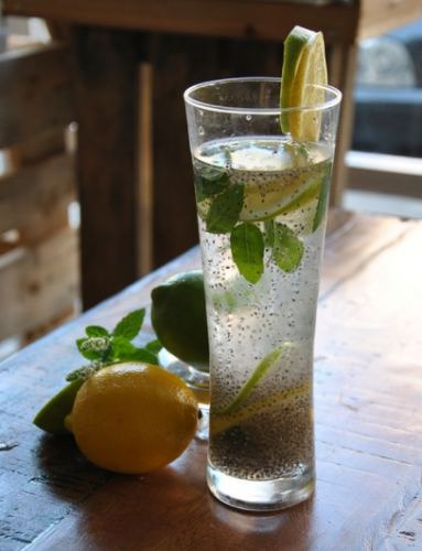 2.- agua con limón y chía