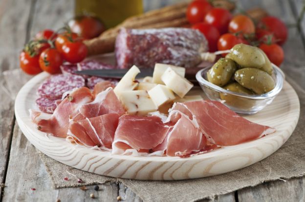 Quesos y charcutería