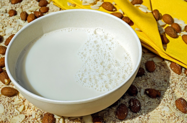 24.- leche de almendras