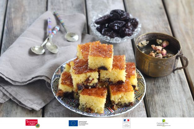 Pastel de sémola y ciruela