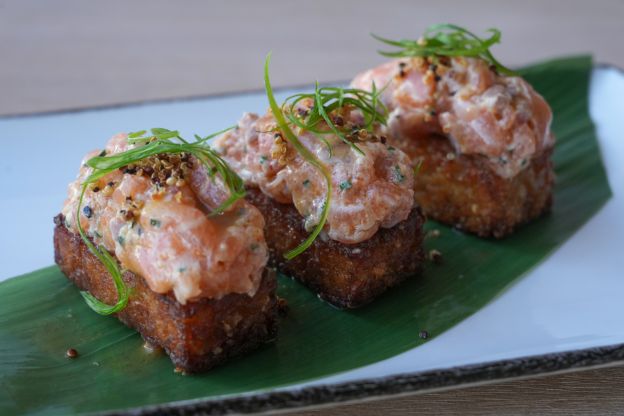 Bocaditos de arroz con salmón