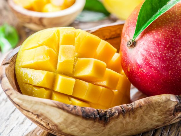 ¿Cenar fruta hace bajar de peso?