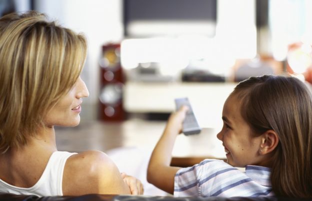 4. Comer mientras miramos tv