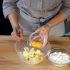 Agregar las yemas de huevo