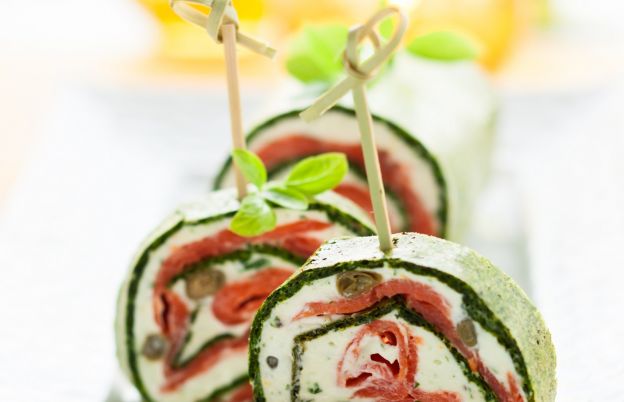 Rollos de salmón con espinaca