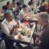 2016: Bourdain cena con el antiguo presidente Barack Obama en Vietnam para su show Parts Unknown