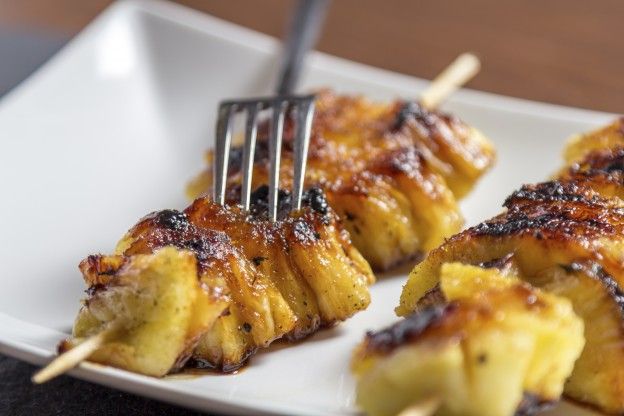 3. Brochetas de frutas