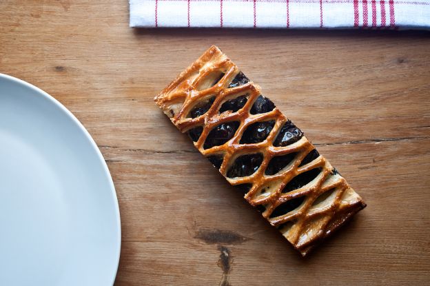 Tarta trenzada de ciruelas