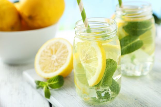 Los beneficios de consumir cada día agua de chía con limón