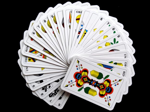 Juega una partida de cartas