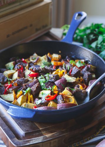 SARTENADA DE CARNE, PATATAS Y PIMIENTOS