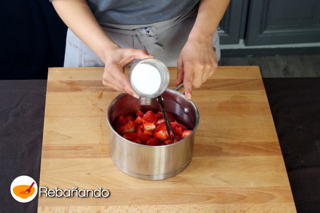 Preparación de la mermelada de fresas