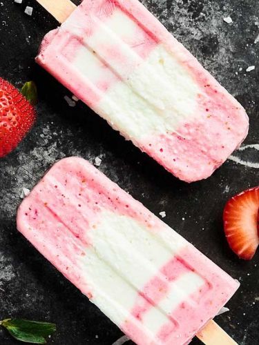 paletas de yogur y fresa