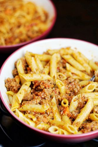MACARRONES CON RAGÚ DE CARNE CON VERDURAS