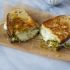 Sándwich de queso fundido y pesto