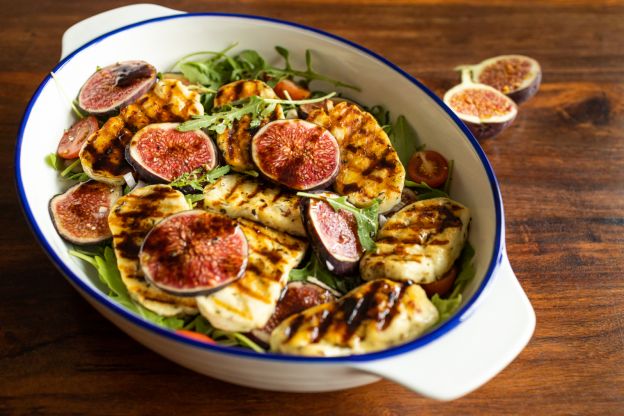 Ensalada de higos con queso halloumi