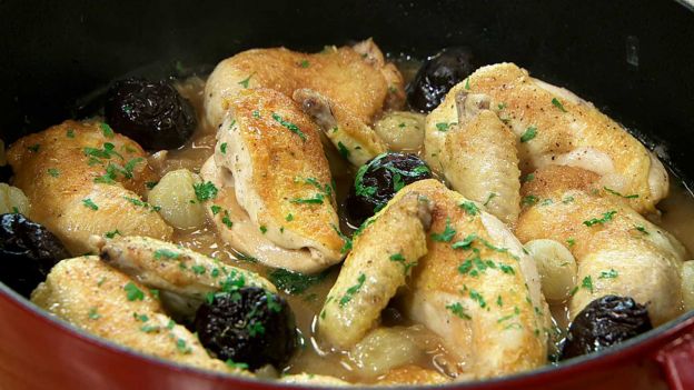 pollo guisado con ciruelas pasas
