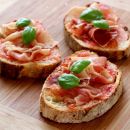 ¡Deliciosa tosta de jamón con tomate!