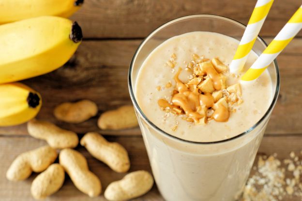 Batido de proteina con plátano y mantequilla de cacahuete