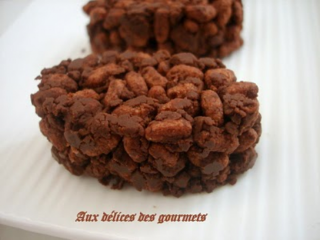 Bocaditos de arroz inflado, caramelo y chocolate