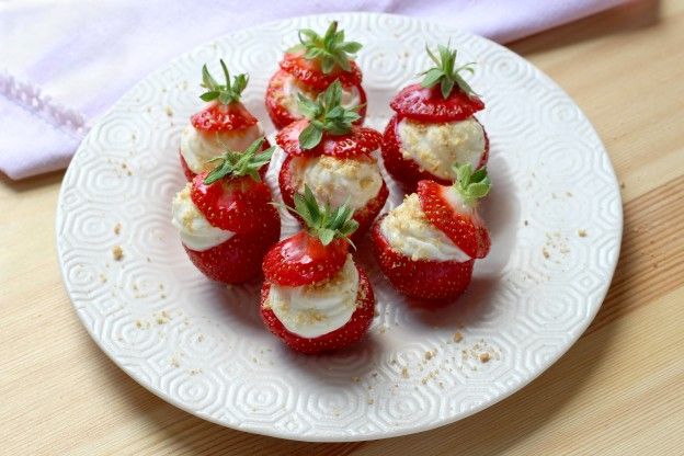 Aprende a preparar unas preciosas fresitas rellenas de cheesecake