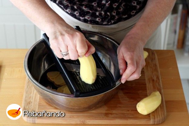 Corta las patatas