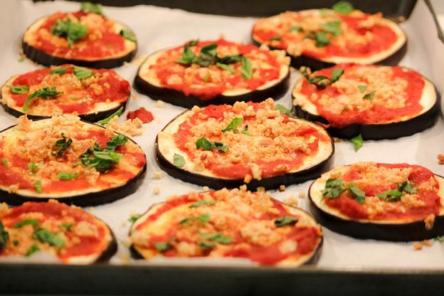 Pizza light con base de berenjenas