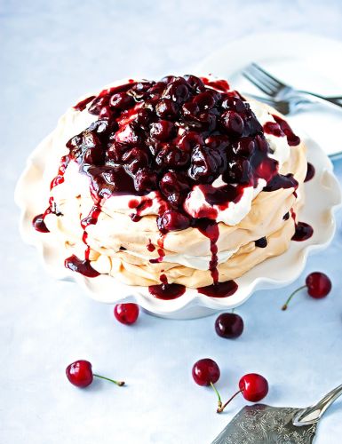 Pavlova con mascarpone y cerezas