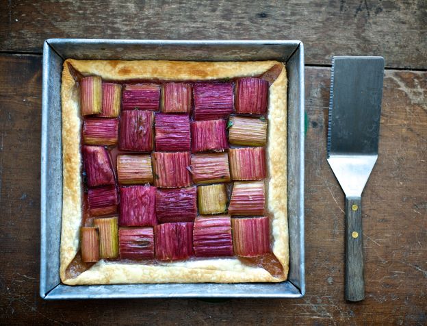 Tarta cuadriculada de ruibarbo