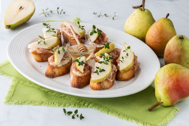 Tapas de pera, jamón y queso