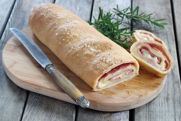 Pan relleno de jamón y queso