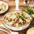 Plato gourmet de arroz, champiñones, jamón, papas y queso