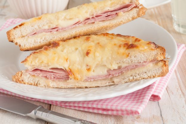 Sándwiches de jamón y queso