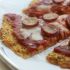 25. Pizza amarilla con salchichas