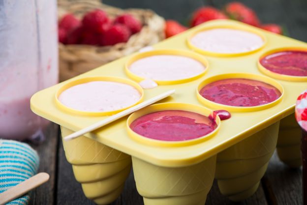 Polos de yogur y frutos rojos