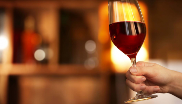 ¿cUÁNTO ENGORDA EL VINO Y QUÉ CANTIDAD HAY QUE TOMAR?