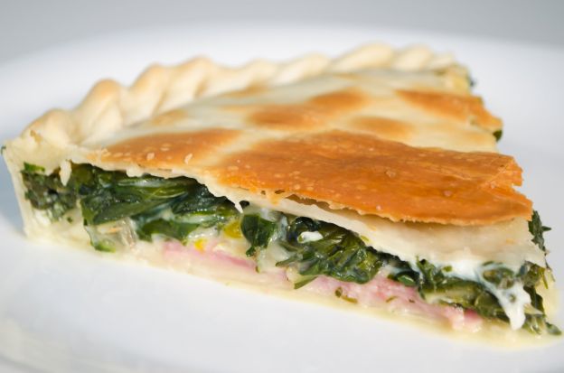 Empanada de espinacas con jamón y queso