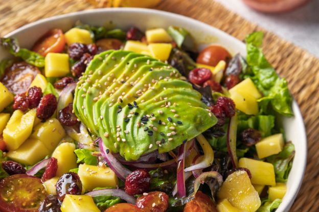 Ensalada de piña con aguacate