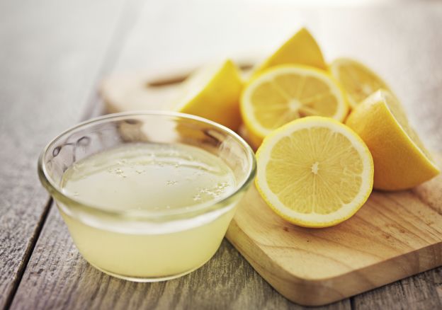 Agua con limón, la bebida detox por excelencia